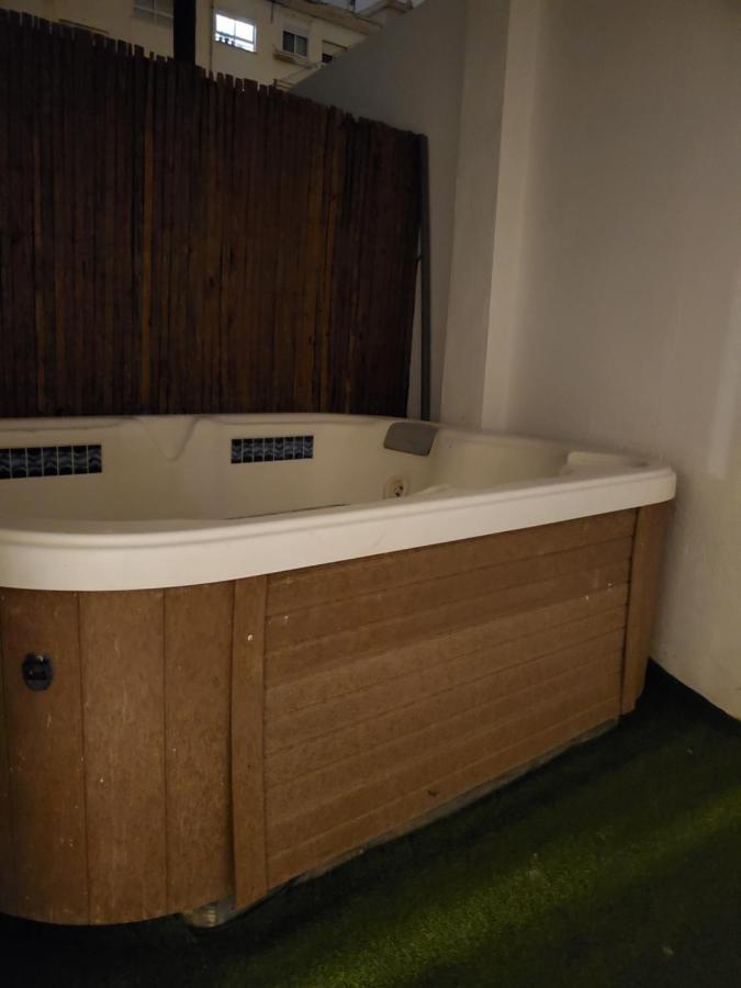 Small And Cozy Rooms - G บาเลนเซีย ภายนอก รูปภาพ