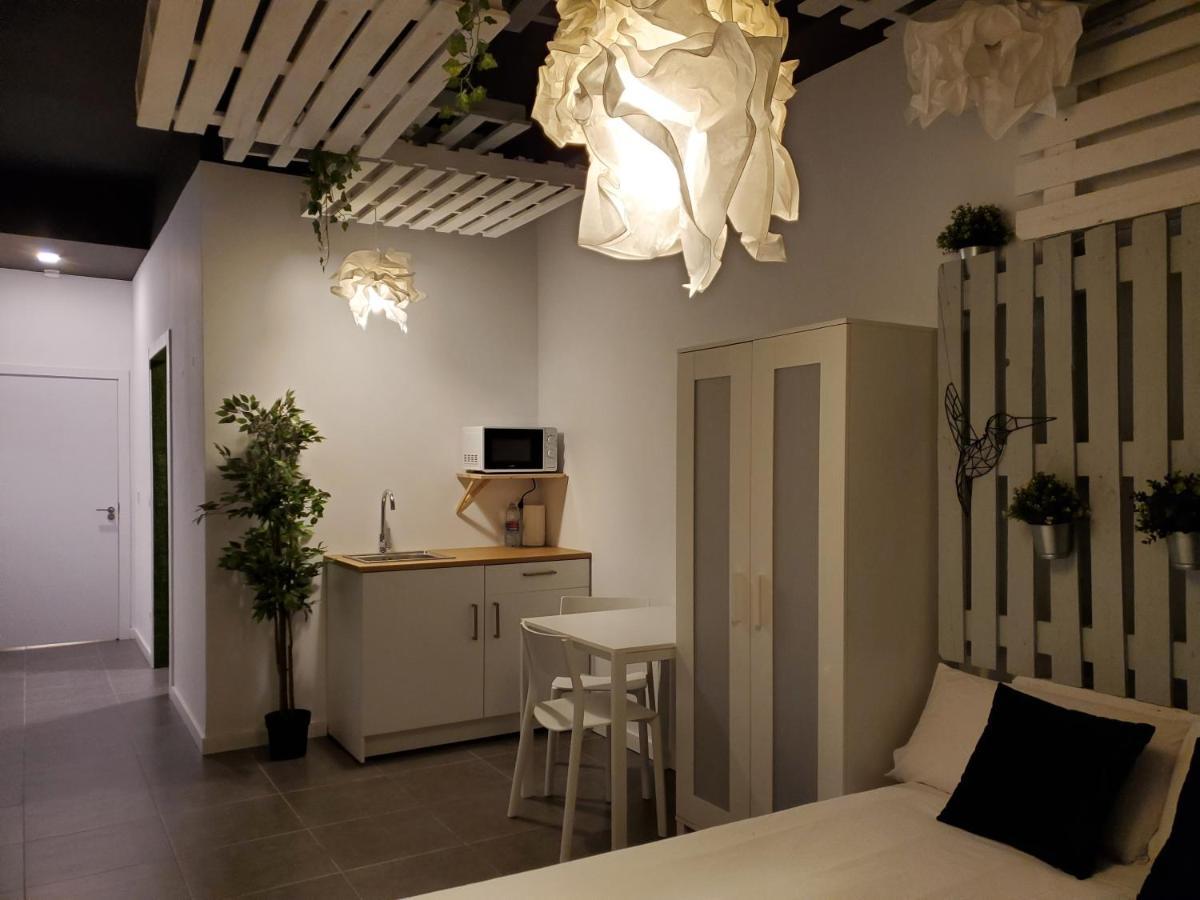 Small And Cozy Rooms - G บาเลนเซีย ภายนอก รูปภาพ