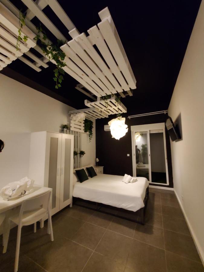 Small And Cozy Rooms - G บาเลนเซีย ภายนอก รูปภาพ