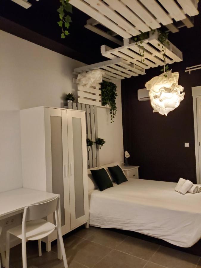 Small And Cozy Rooms - G บาเลนเซีย ภายนอก รูปภาพ
